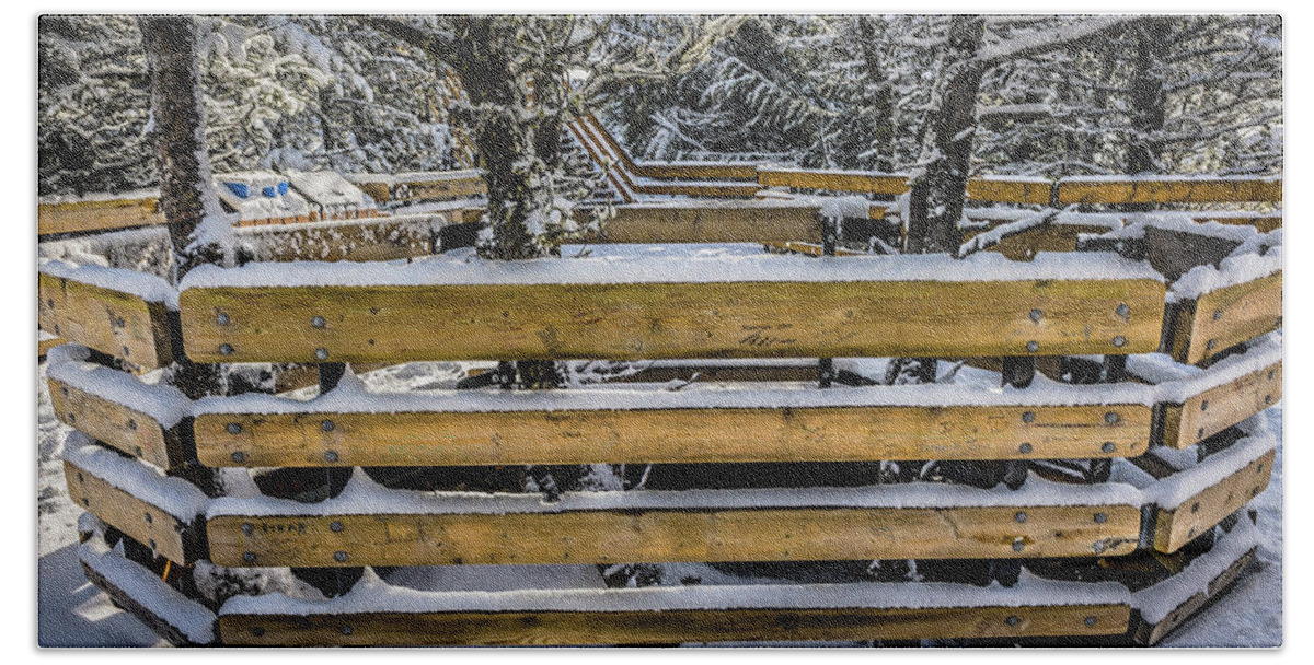  Bath Towel featuring the photograph Snow on the fence by Bill Howard