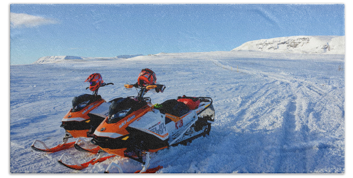 Snowmobile Bath Towel featuring the photograph Snowmobiles in Iceland in winter by Matthias Hauser