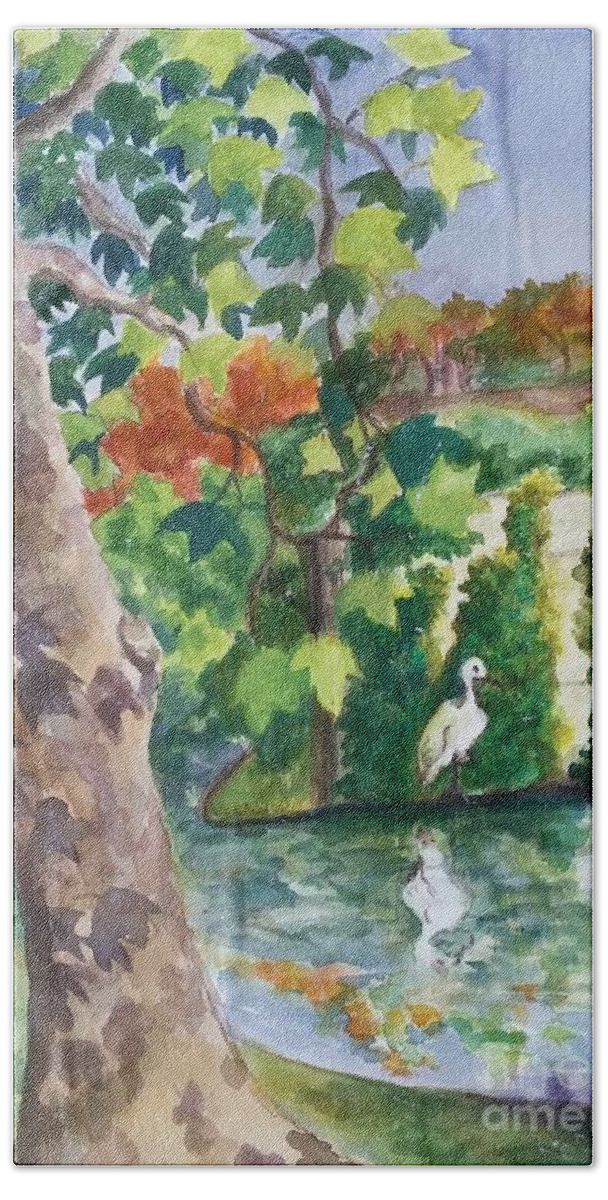 Snowy Egret Hand Towel featuring the painting Snowy Egret by San Antonio River by Lynn Maverick Denzer