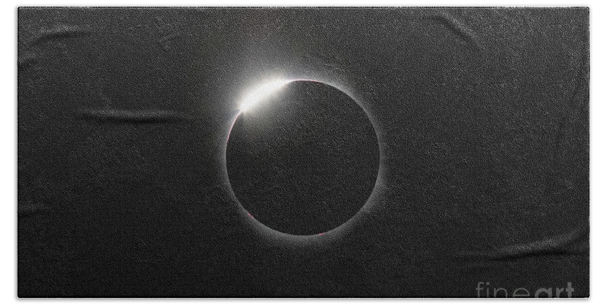 Eclipse Bath Towel featuring the photograph Solar Diamond Ring by David Watkins