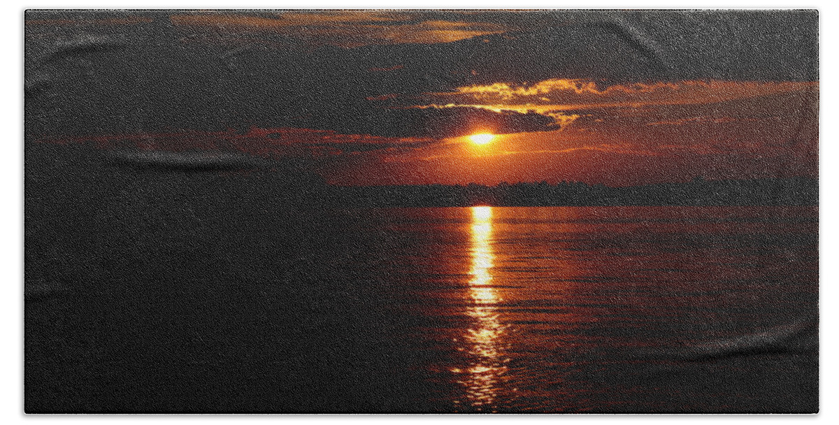 Minnesota Hand Towel featuring the photograph Solstice Sunset by Hans Brakob