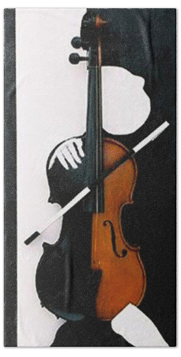  Violin Bath Towel featuring the sculpture Soul Of Music by Steve Karol