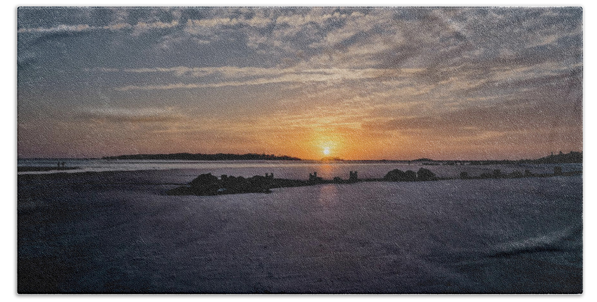 South Carolina Sunset Bath Towel featuring the photograph South Caroline Sunset by Tom Singleton