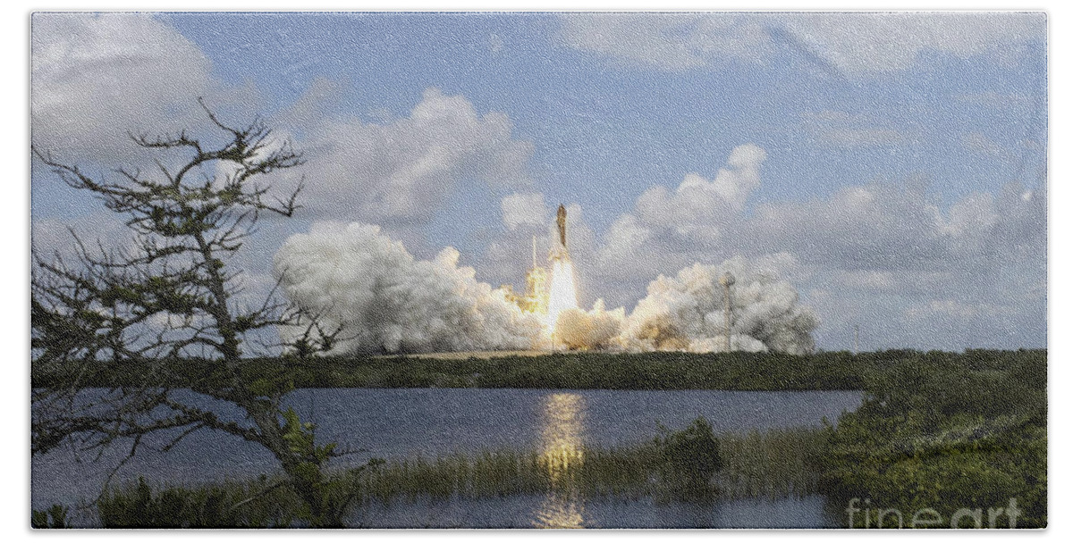 Ascent Bath Towel featuring the photograph Space Shuttle Discovery Liftoff by Stocktrek Images