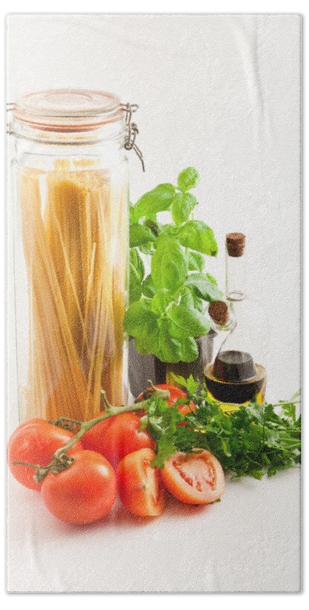 Balsamic Bath Towel featuring the photograph Spaghetti by Tom Gowanlock