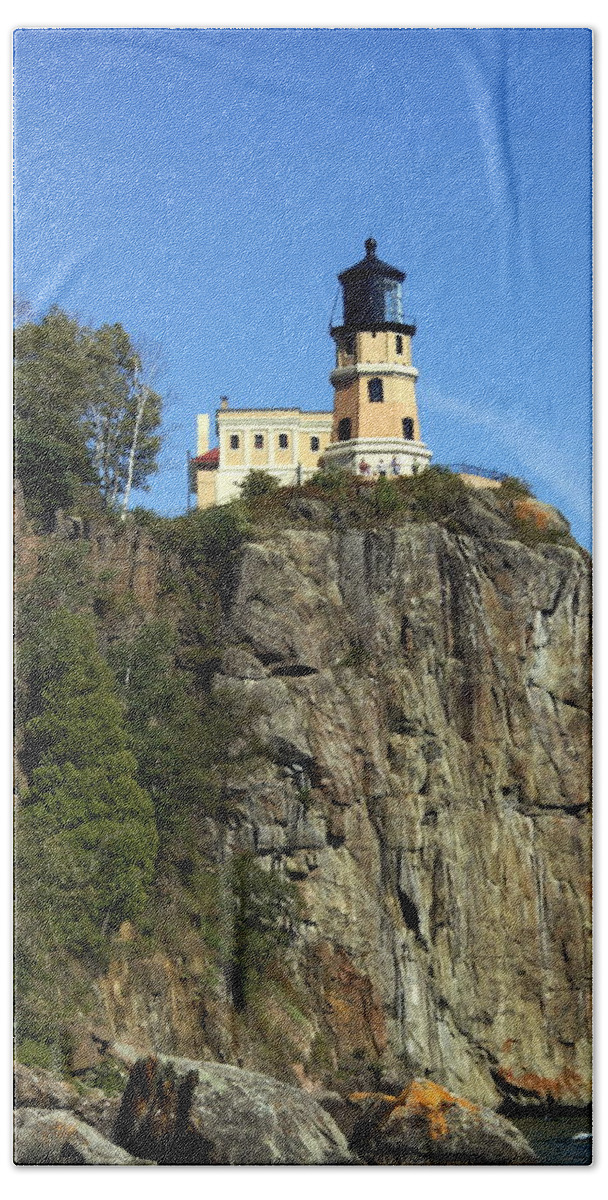 Lighthouse Bath Towel featuring the photograph Split Rock 3 by Marty Koch