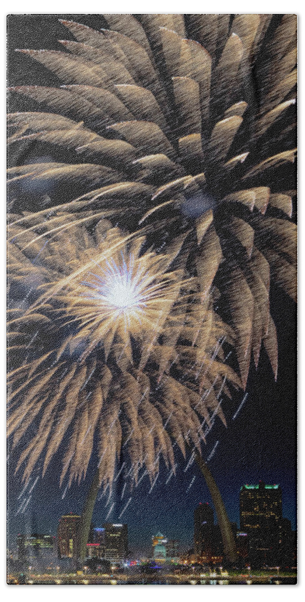 Fireworks Bath Towel featuring the photograph St Louis Celebration by Susan Rissi Tregoning