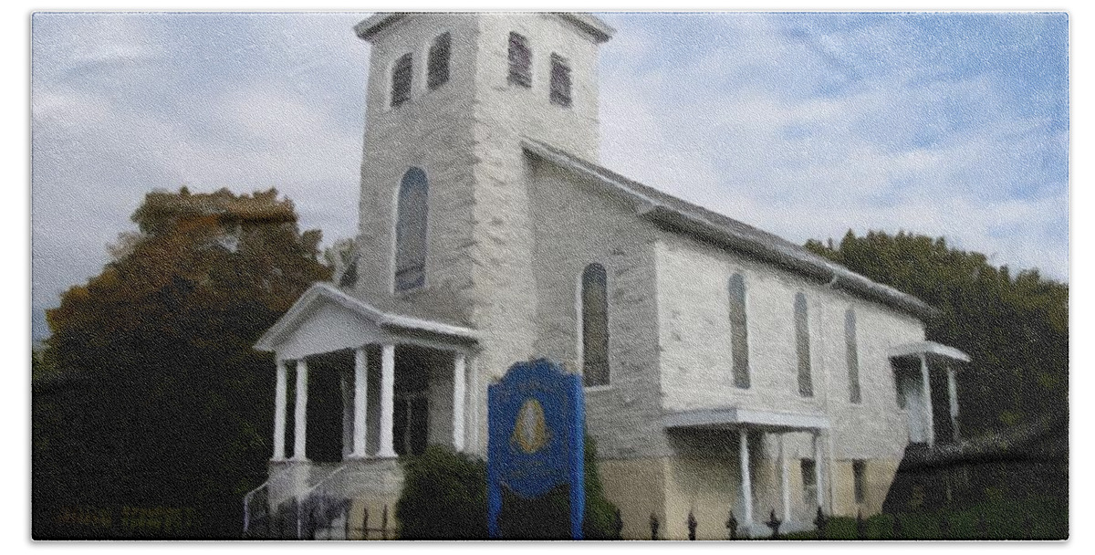 Saint Clair Hand Towel featuring the photograph St Nicholas Church Saint Clair Pennsylvania by David Dehner