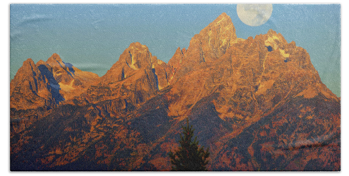 Tetons Bath Towel featuring the photograph Stairway to the Moon by Greg Norrell