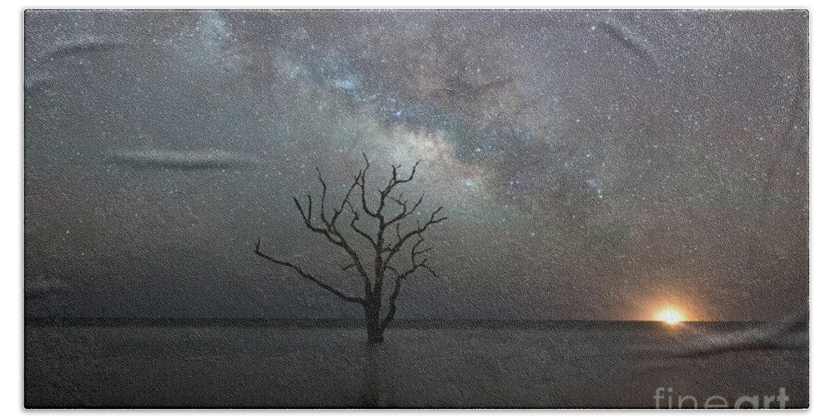 Botany Bay Milky Way Bath Towel featuring the photograph Standing Still by Michael Ver Sprill