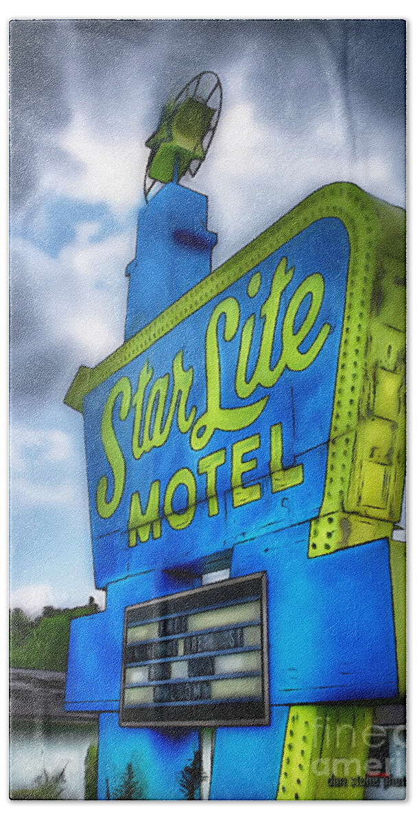 Roadside Bath Towel featuring the digital art Starlite Motel by Dan Stone