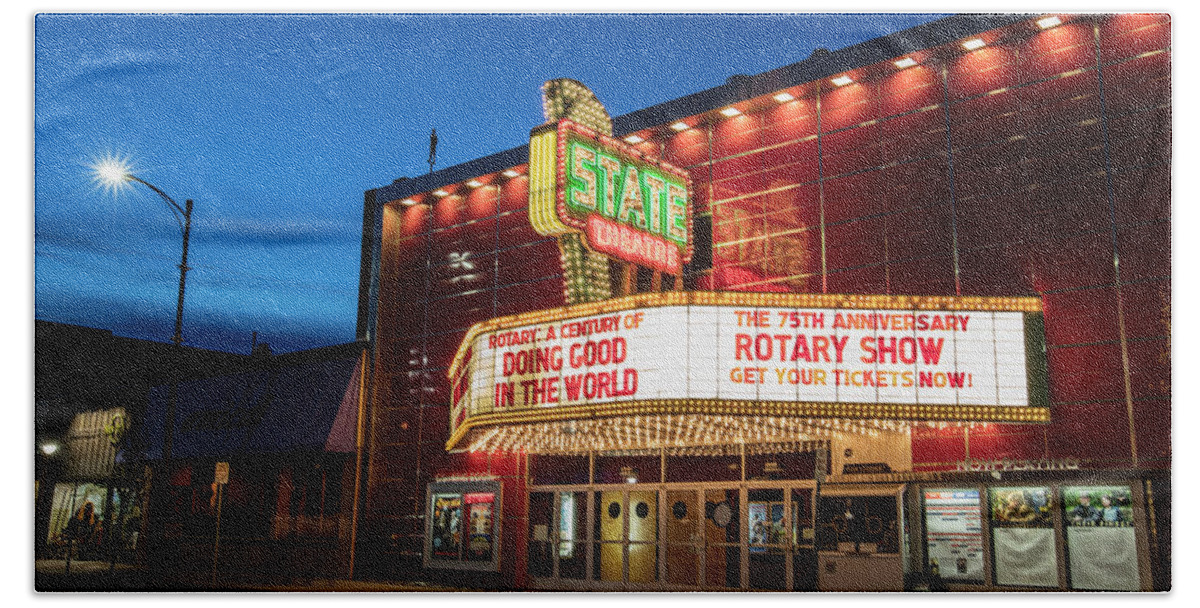 Canon 5dsr Bath Towel featuring the photograph State Theatre Traverse City by John McGraw