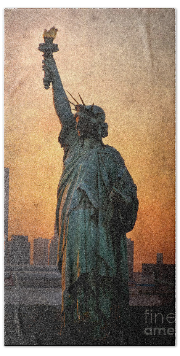 Statue Of Liberty Hand Towel featuring the photograph Statue of Liberty by Eena Bo