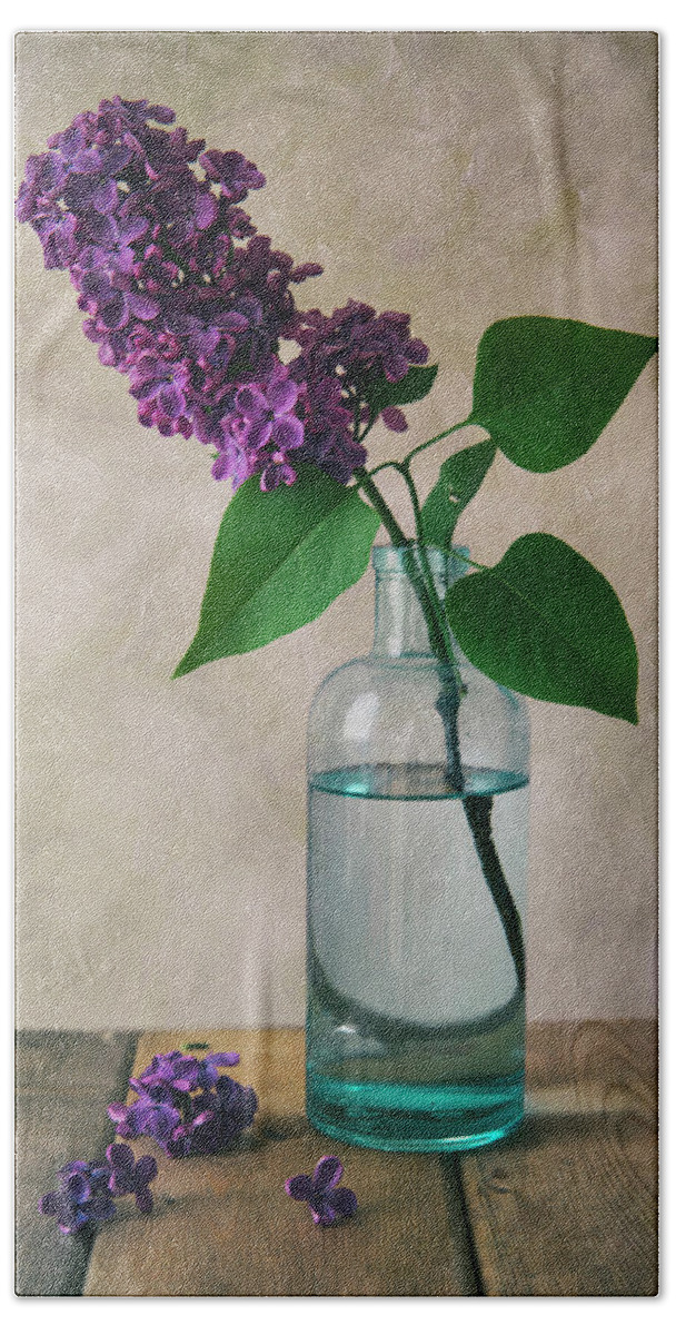 Lilac Bath Towel featuring the photograph Still life with fresh lilac by Jaroslaw Blaminsky