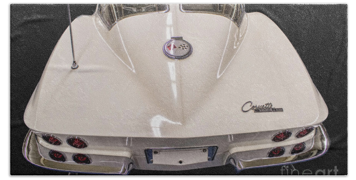 Corvette Bath Towel featuring the photograph Stingray 1963 by Steven Parker
