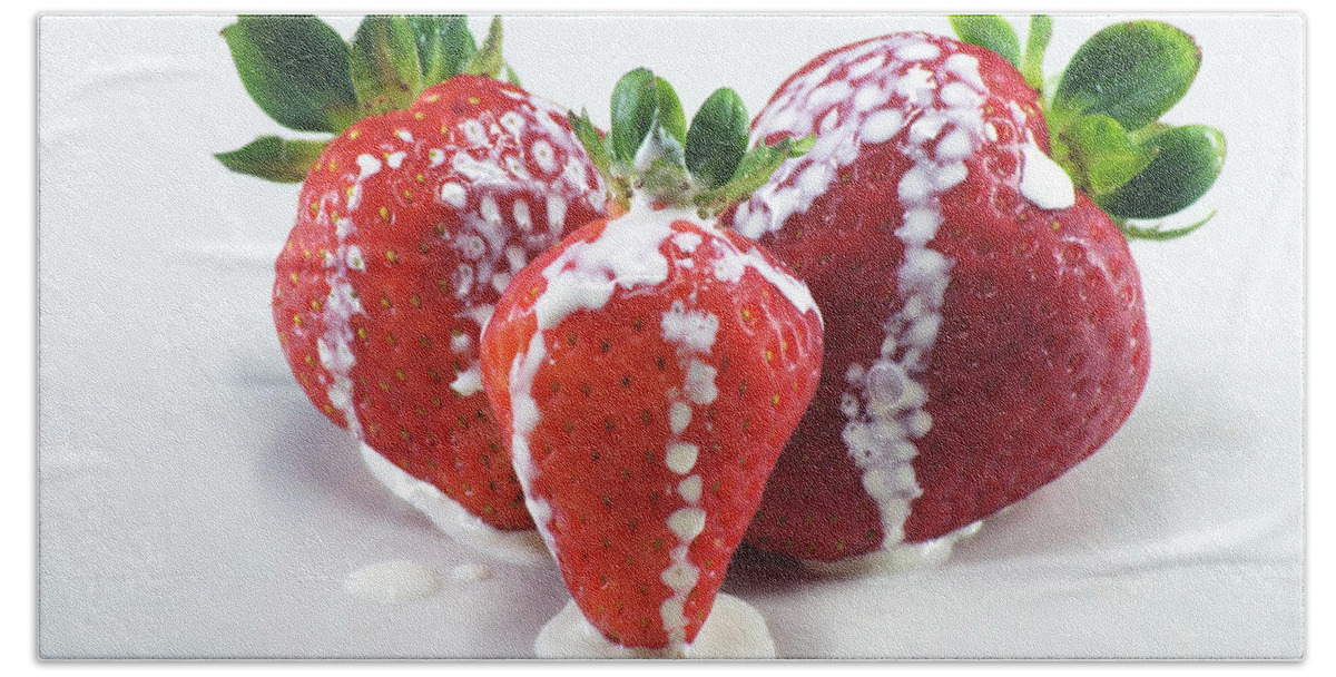 Strawberry Bath Towel featuring the photograph Strawberries and cream by Chris Day