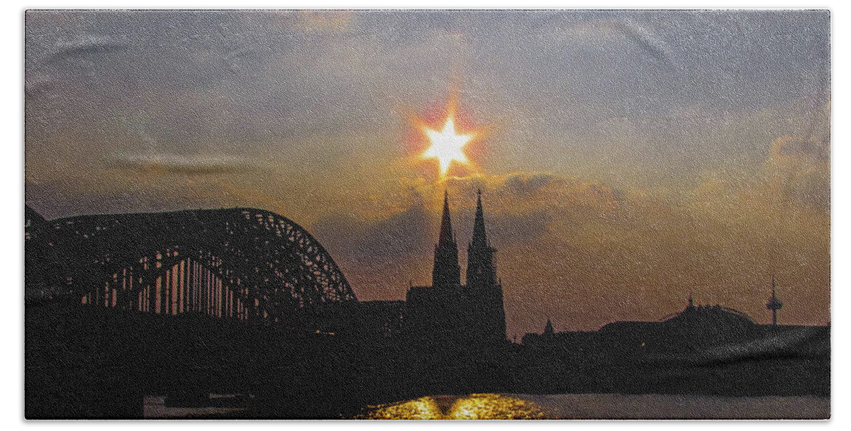 Cologne Bath Towel featuring the photograph Sun is the Star by Cesar Vieira