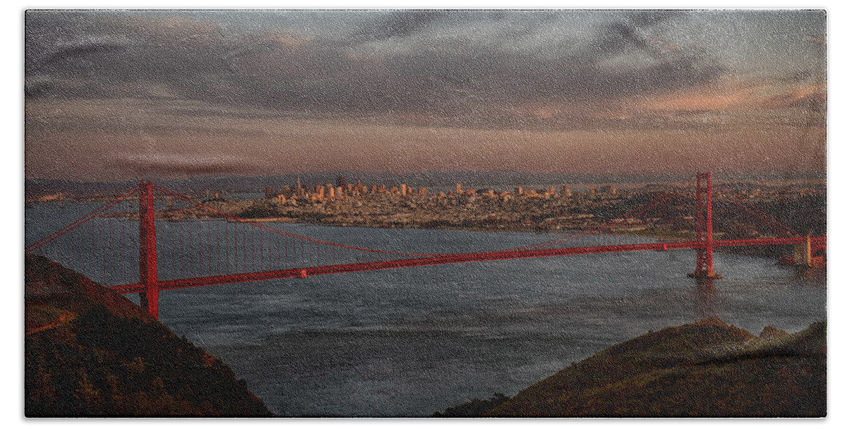Golden Gate Bridge Bath Towel featuring the photograph Sun Set on Golden Gate Bridge by Paul Freidlund