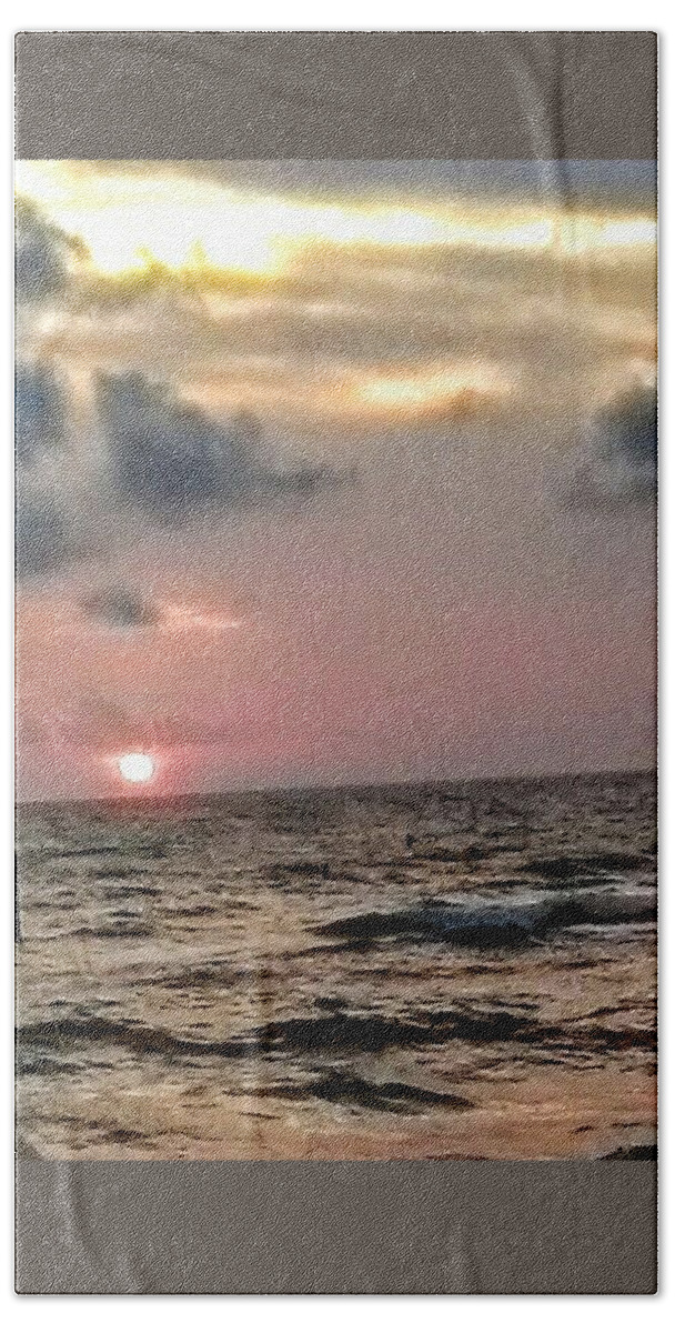 Clearwater Bath Towel featuring the photograph Sundown by Suzanne Berthier