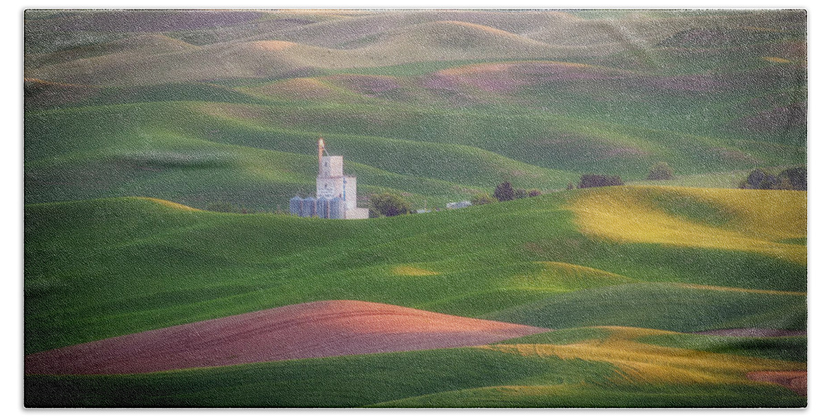 Agriculture Hand Towel featuring the photograph Sunrise from Steptoe butte. by Usha Peddamatham