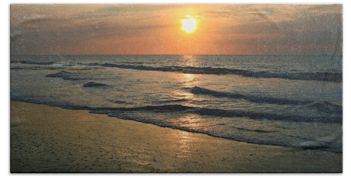 Sunset Bath Towel featuring the photograph Sunrise Myrtle Beach by Scott Wood