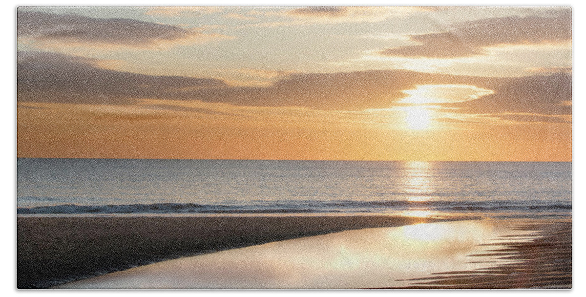 Aberdeen Hand Towel featuring the photograph Sunrise Reflections at Aberdeen Beach by Veli Bariskan