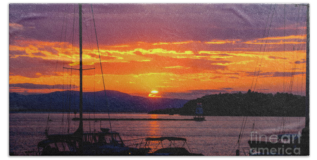 Vermont Hand Towel featuring the photograph Sunset across Lake Champlain by Scenic Vermont Photography