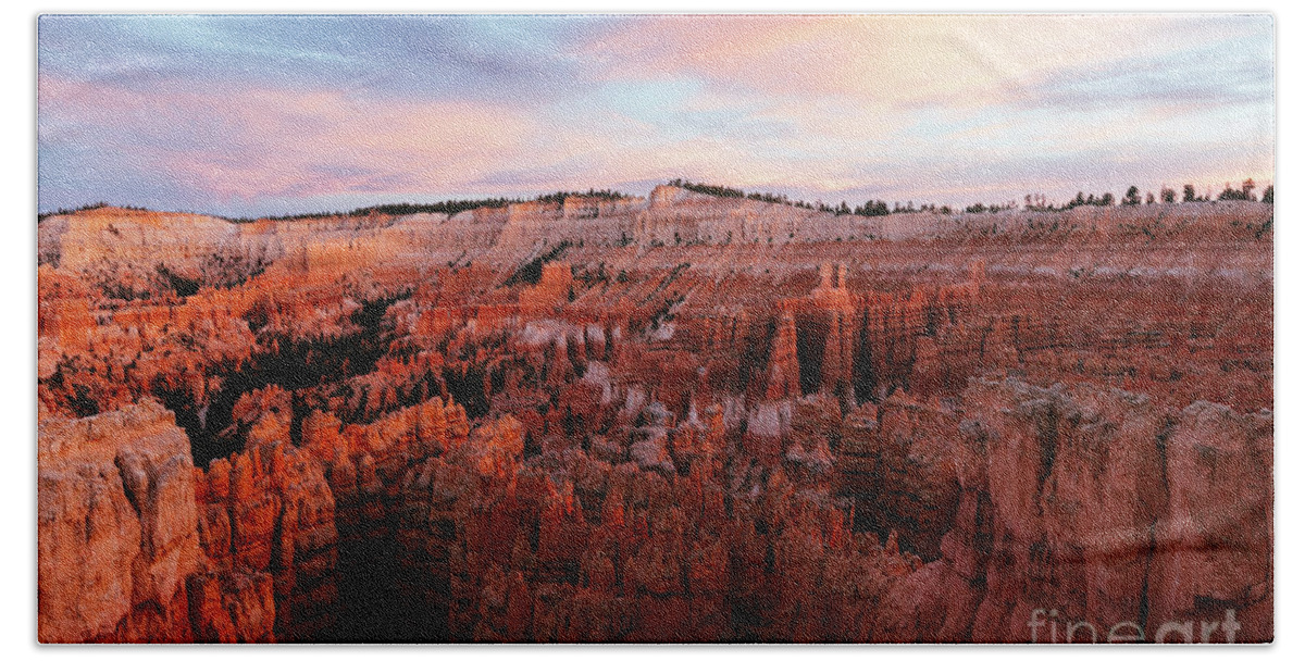 Bryce Canyon Bath Towel featuring the photograph Sunset at Bryce canyon by Matteo Colombo