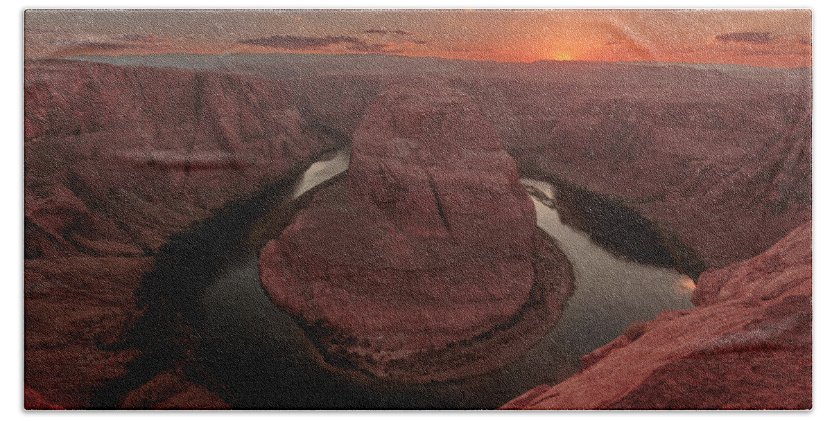 Sunset Bath Towel featuring the photograph Sunset at Horseshoe Bend by Susan Rissi Tregoning