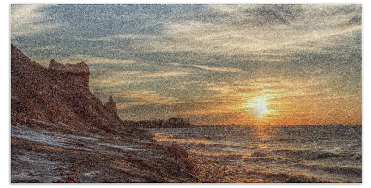 Winter Bath Towel featuring the photograph Sunset at the Bluffs by Rod Best