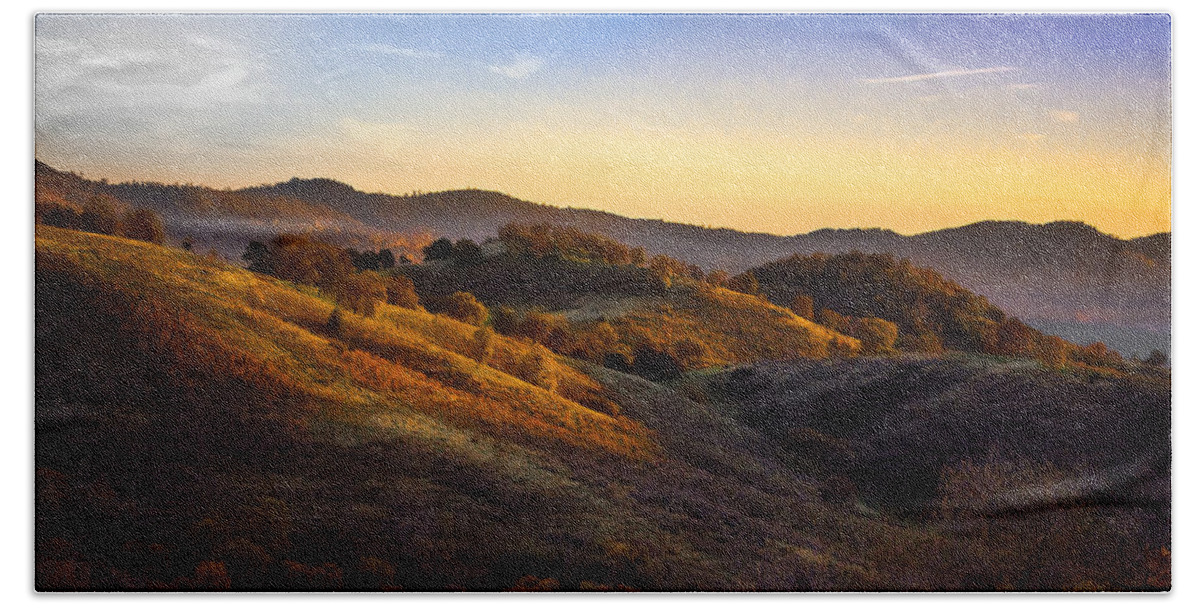Landscape Bath Towel featuring the photograph Sunset In The Sierra Nevada Foothills by Susan Eileen Evans
