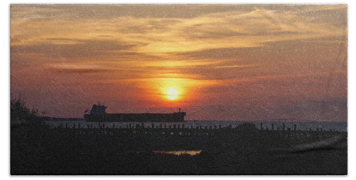 Sunset Bath Towel featuring the photograph Sunset Mobile Bay by Sandy Keeton