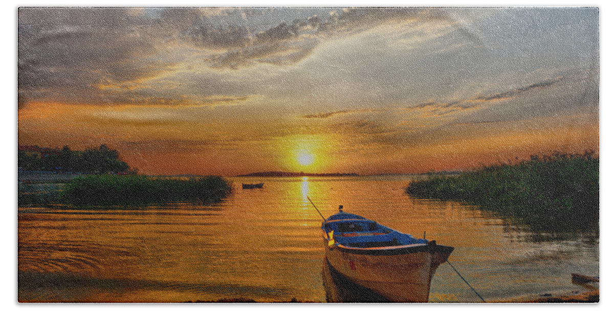Sunset Bath Towel featuring the photograph Sunset over lake by Lilia S