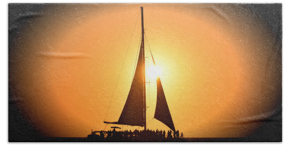 Sunset Bath Towel featuring the photograph Sunset Sail by Gary Smith