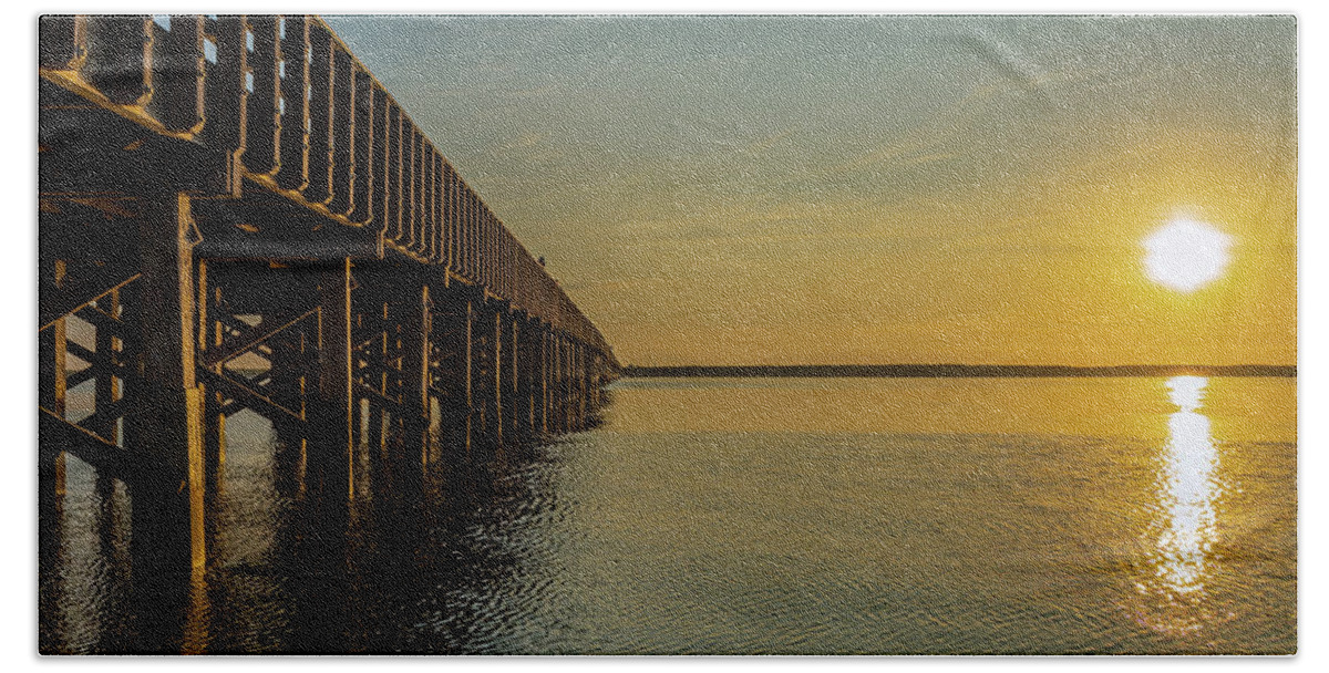 Ocean Hand Towel featuring the photograph Sunshine, On The Bridge by William Bretton