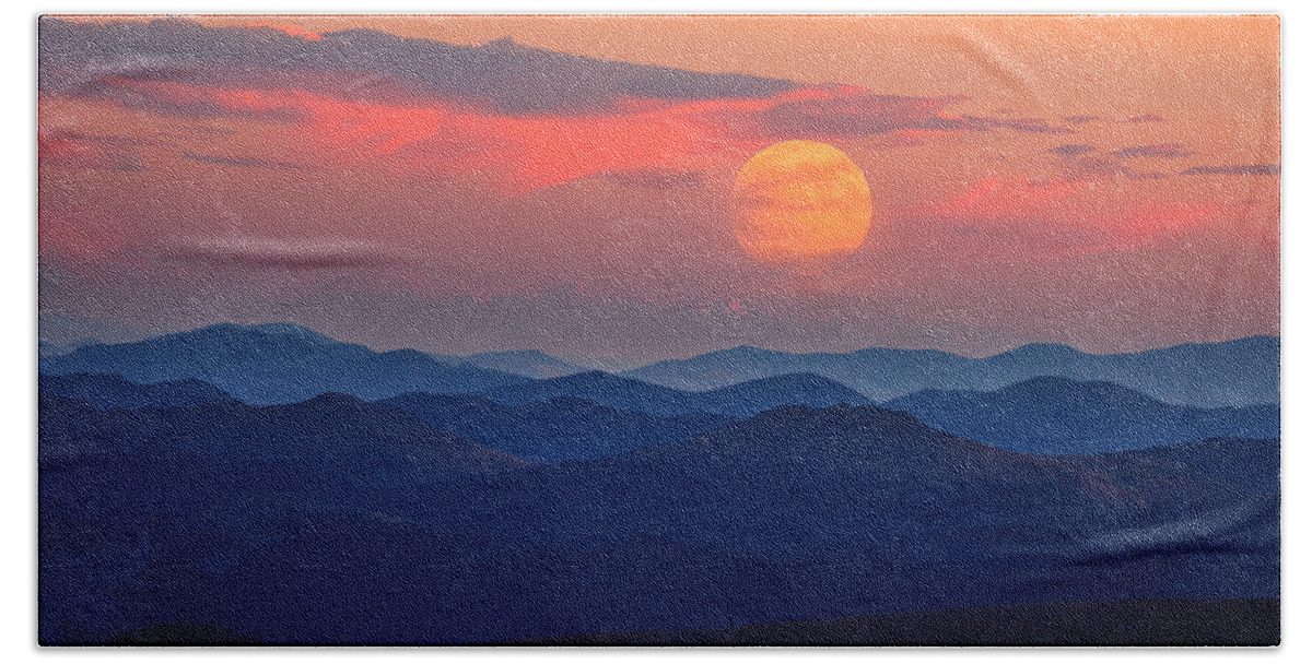 Moon Hand Towel featuring the photograph Super Moon At Sunrise by Darren White