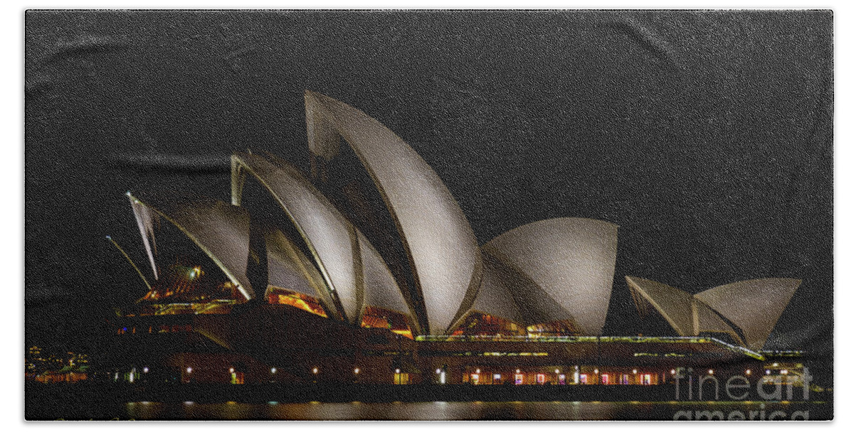 Opera House Bath Towel featuring the photograph Sydney Opera House by Sue Karski