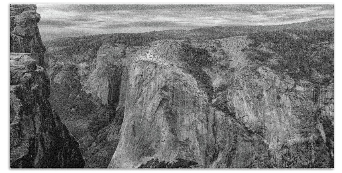 Taft Point And El Capitan Bath Towel featuring the photograph Taft Point and El Capitan by Raymond Salani III