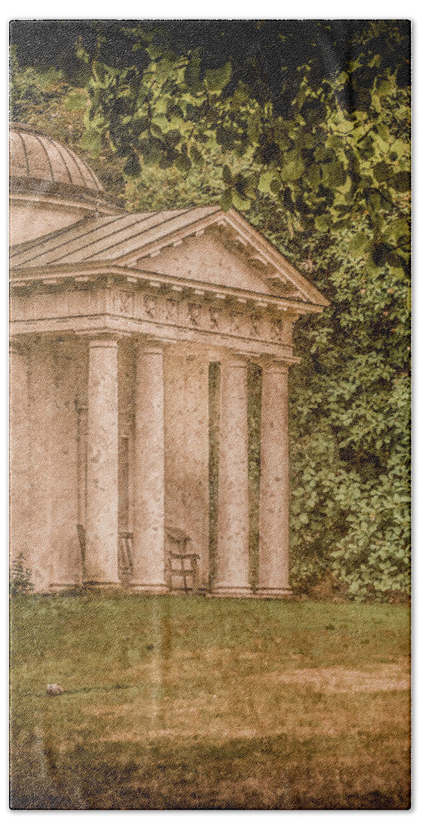 England Bath Towel featuring the photograph Kew Gardens, England - Temple of Bellona by Mark Forte