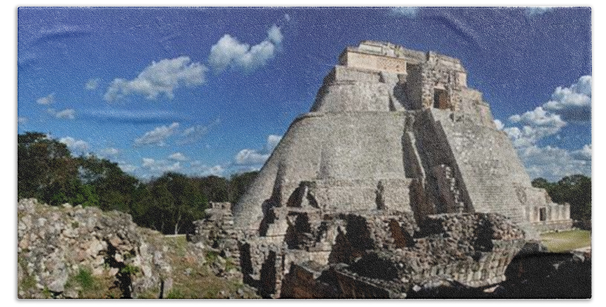 Mexico Bath Towel featuring the photograph Temple of Uxmal by Robert Grac