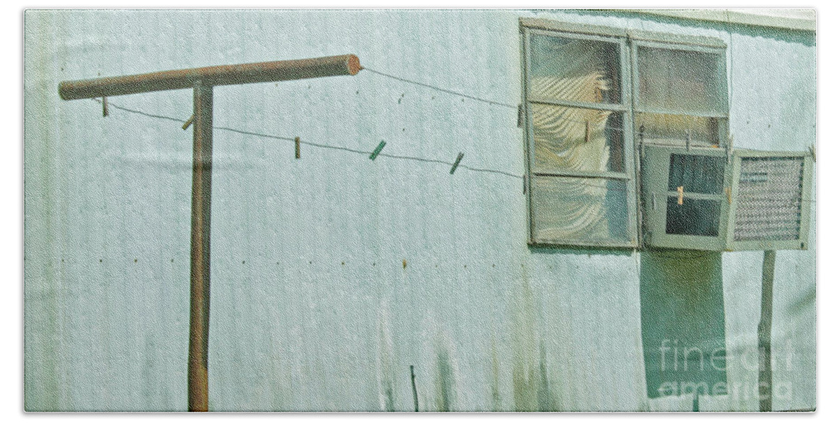 Clothes Line Hand Towel featuring the photograph Texas Trailer by Joe Pratt