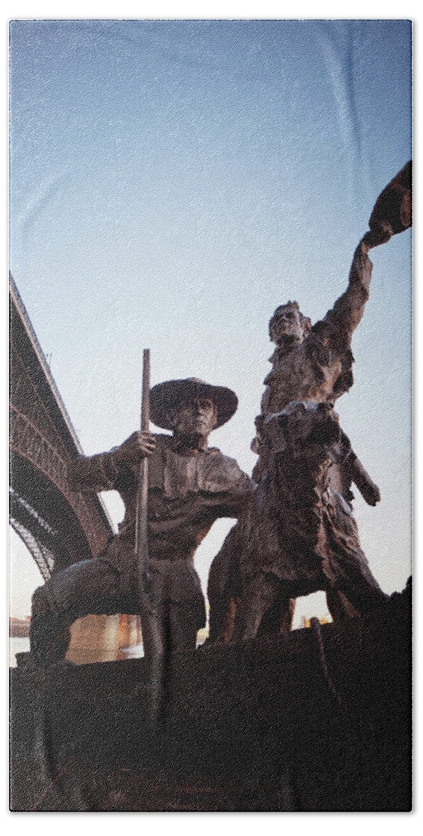Harry Weber Statue Lewis And Clark St. Louis Riverfront Hand Towel featuring the photograph The Captain Returns by David Coblitz