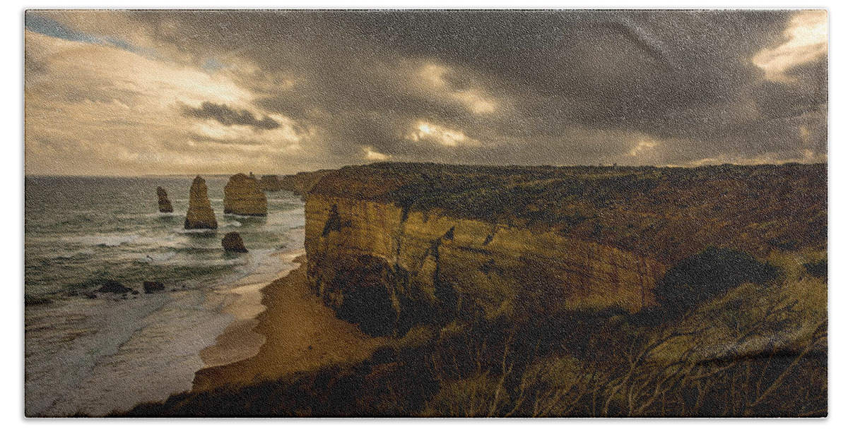 Cliffs Bath Towel featuring the photograph The Cliffs by Andrew Matwijec