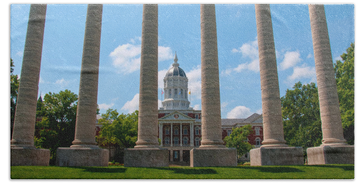Missouri Hand Towel featuring the photograph The Columns by Steve Stuller