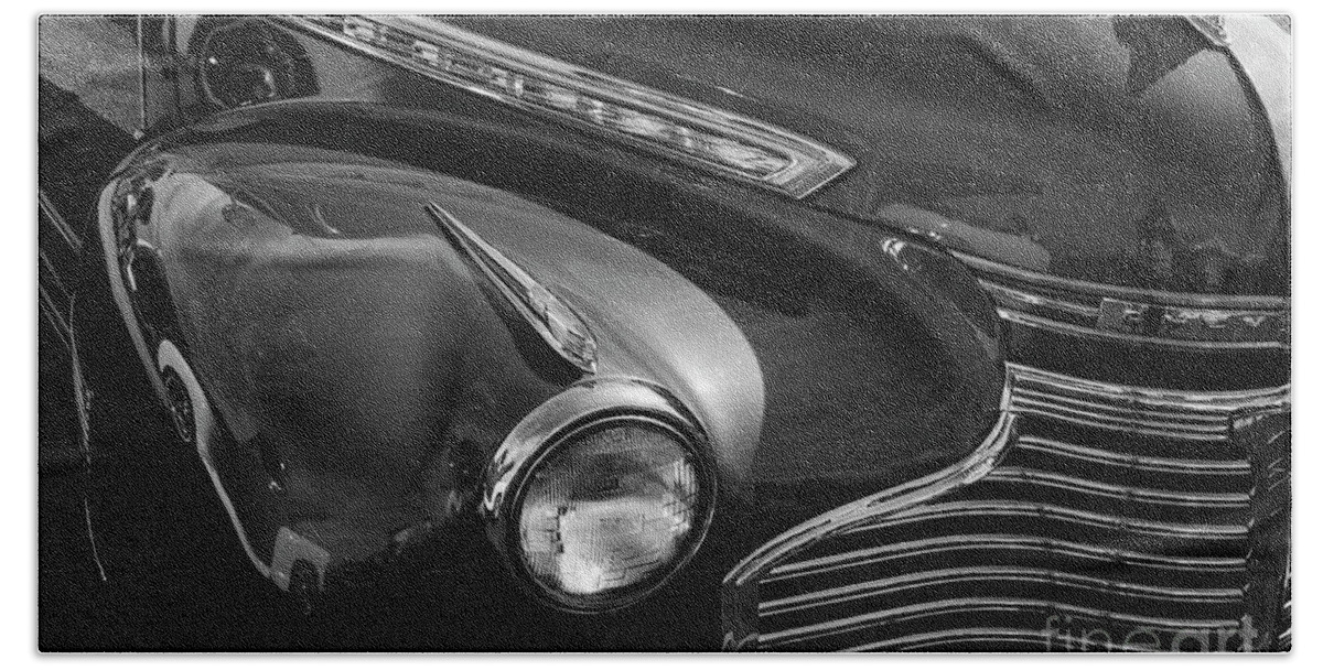 Cars Bath Towel featuring the photograph The Curve of The Fender by Kirt Tisdale