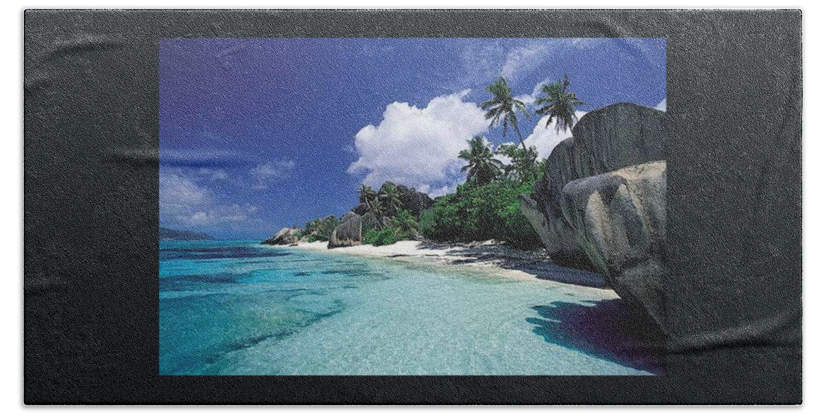 Beach Bath Towel featuring the photograph The dream get away by Aaron Martens