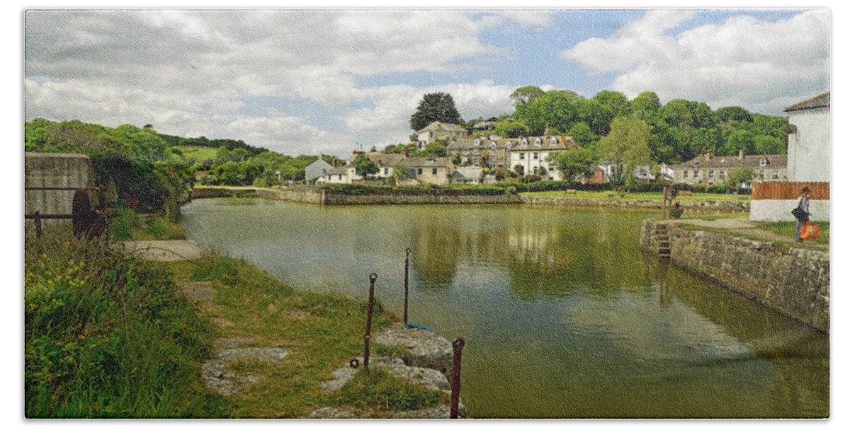 Britain Bath Sheet featuring the photograph The Harbour With No Boats, Pentewan by Rod Johnson