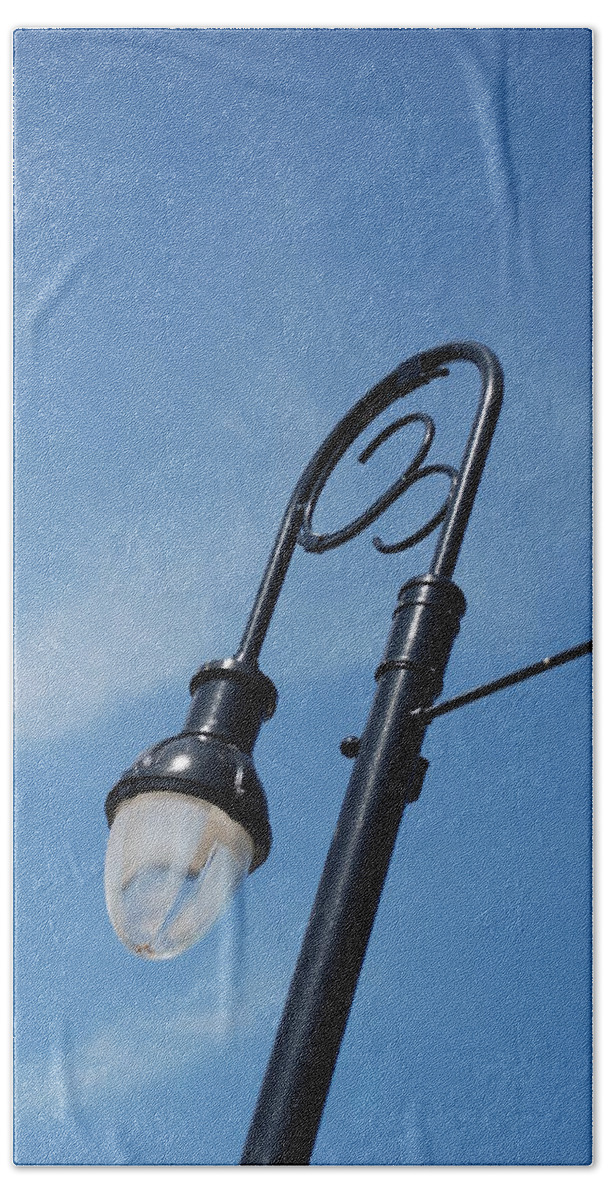 Blue Sky Bath Sheet featuring the photograph The Lamp Post by Rob Hans