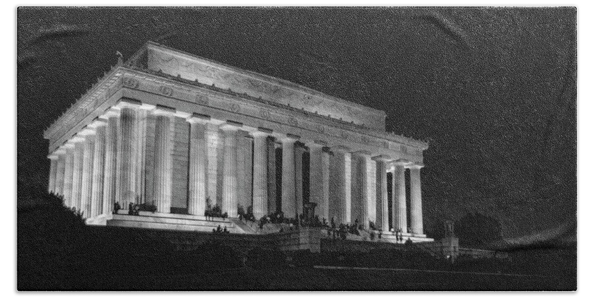 Lincoln Memorial Bath Towel featuring the photograph The Lincoln Memorial At Night In Black and White by Greg and Chrystal Mimbs