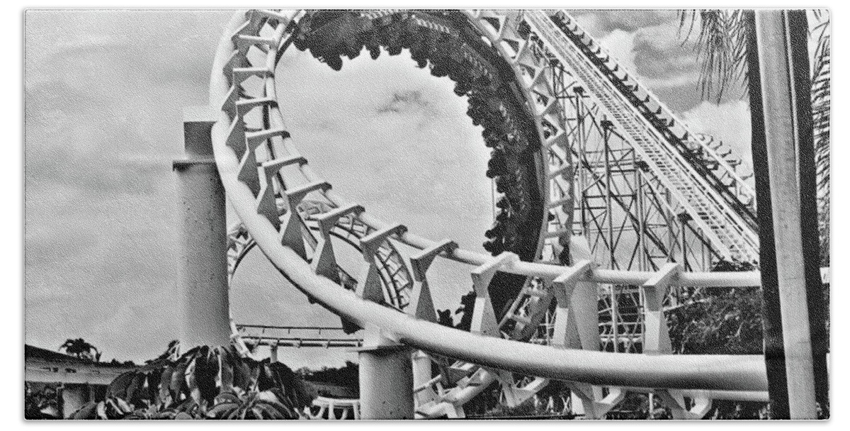 Roller Coaster Bath Towel featuring the photograph The Loop Black and White by Douglas Barnard